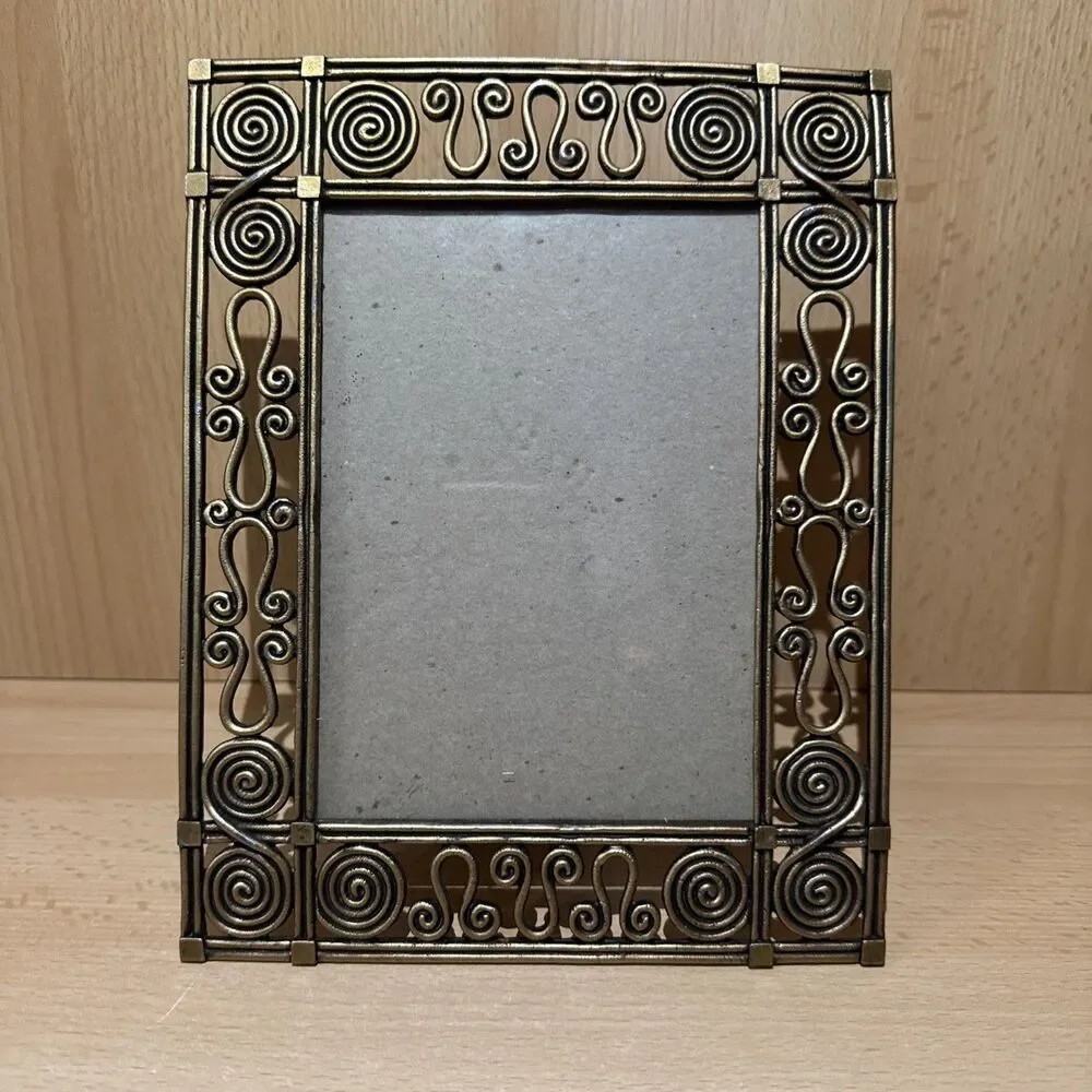 VTG Ornate Bronze Brass 4x6 Picture Frame Unique